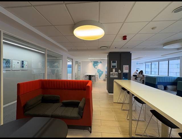 4,055M² OFFICE TO LET IN FORESHORE